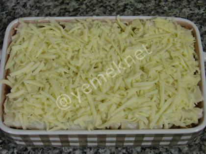 Fırında Beşamel Soslu Kıymalı Makarna